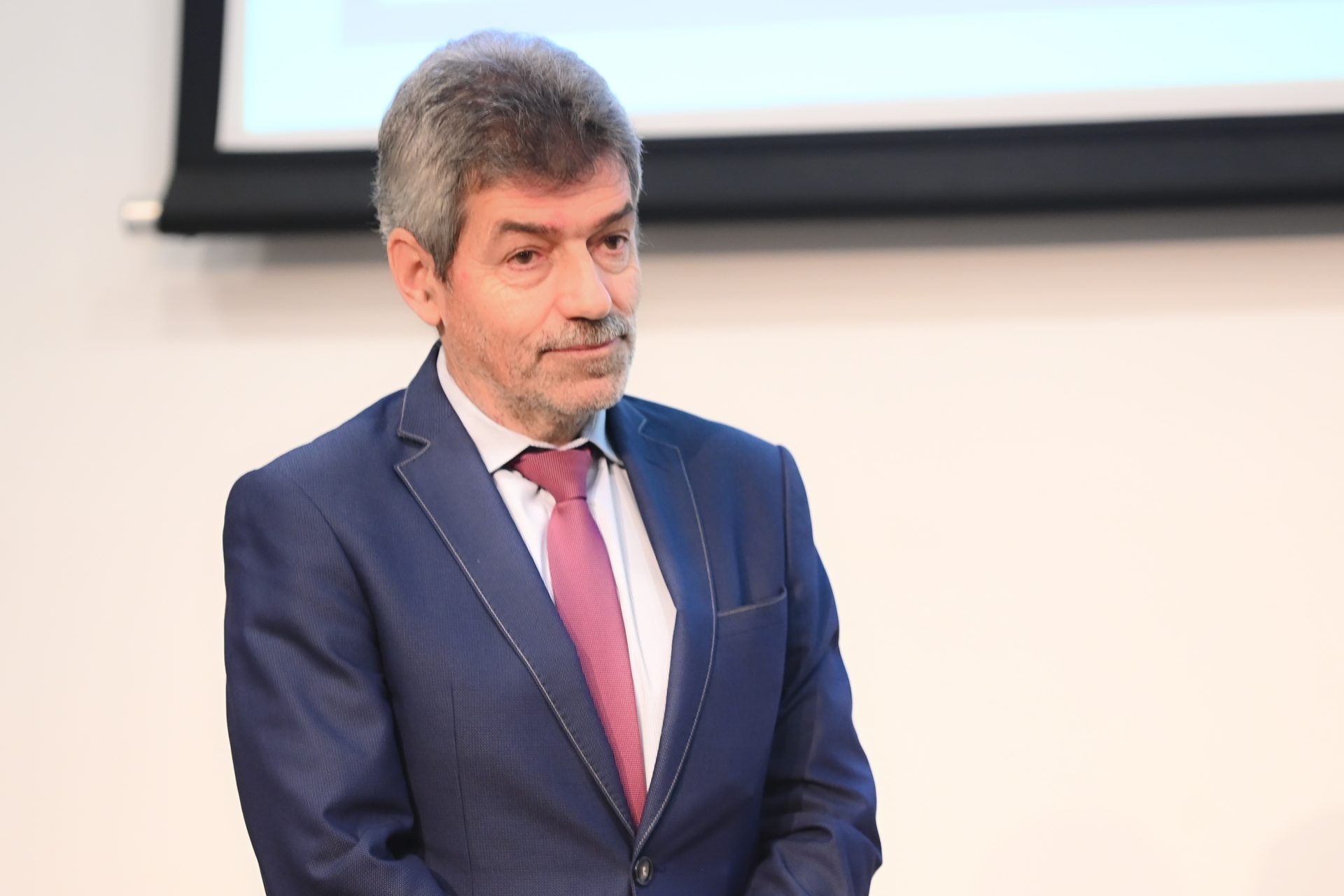 Проф. д-р Васил Живков пред сп. „Мениджър“: Конкуренцията отвън става по-сериозна